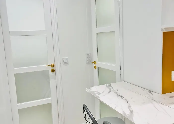 Rare Pearl 5e Notre Dame Saint Michel Apartment *